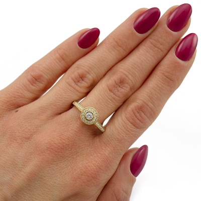 Pierścionek zaręczynowy z brylantami żółte złoto 585