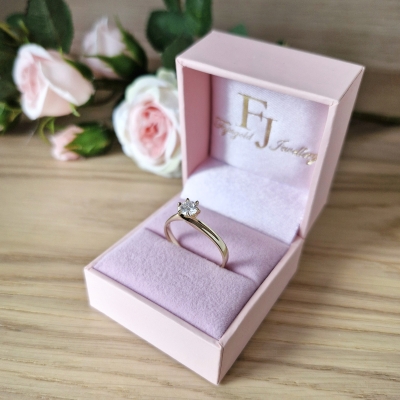 Pierścionek z moissanitem 0,50ct żółte złoto 585