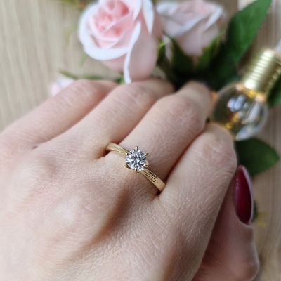 Pierścionek z moissanitem 0,50ct żółte złoto 585