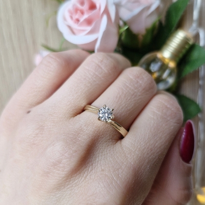Pierścionek z moissanitem 0,50ct żółte złoto 585