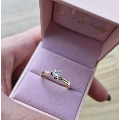 Pierścionek z moissanitem 0,50ct żółte złoto 585