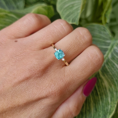 Pierścionek z cyrkonią cushion swiss blue topaz żółte złoto 375