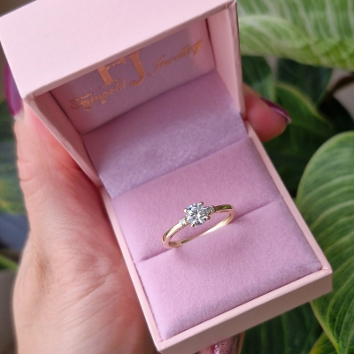 Pierścionek zaręczynowy z brylantami żółte złoto 585