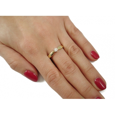 złoty pierścionek z brylantem 0,15 ct / pr.585